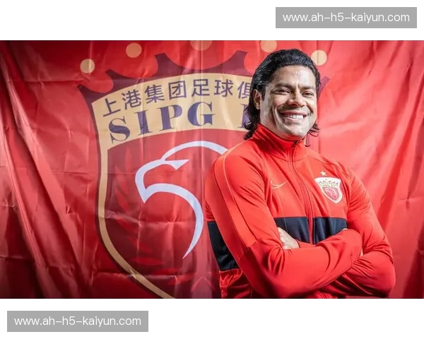 绿巨人与雄狮的钢铁碰撞：上港王朝的荣耀征程与辽宁足球的涅槃之梦